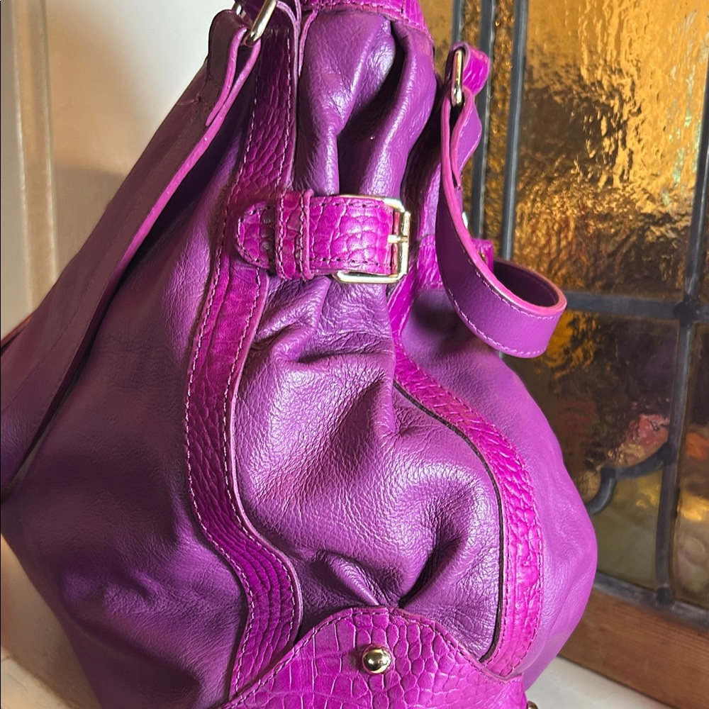 Gorgeous vintage leather Tote Bag in vibranf purple. Excellent condition - Picture 4 of 8